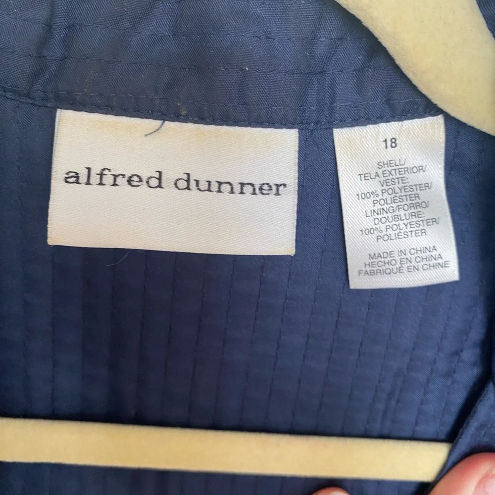 Alfred Dunner Quilted Floral Women's Jacket. Size 18.